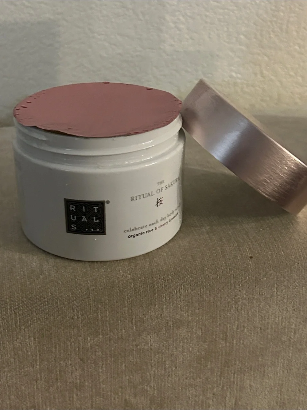 Ritual of Sakura Celebrate Each Day Body Scrub jumbo 13.2 oz rice/cherry blossom